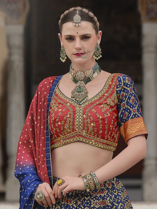 Magnetic Green Weaving Silk Wedding Wear Lehenga Choli With Dupatta - Image 2